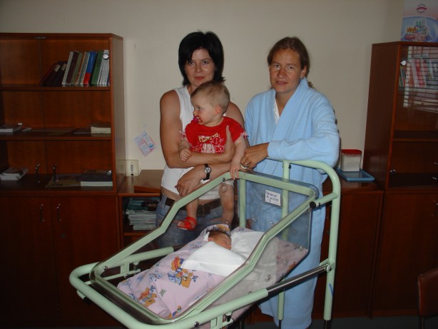 j._kamarádka mamči Radka z Brandýsa n.L. s dcer.Adélkou.JPG